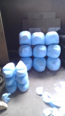 Lihvitud peadeta kehad.